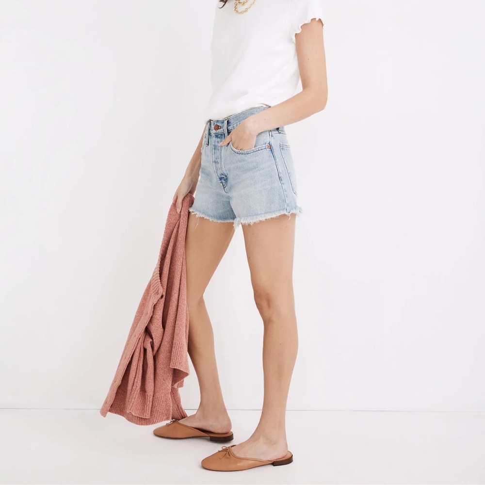 Madewell Relaxed Denim Shorts in Cedarcroft Wash -size 28